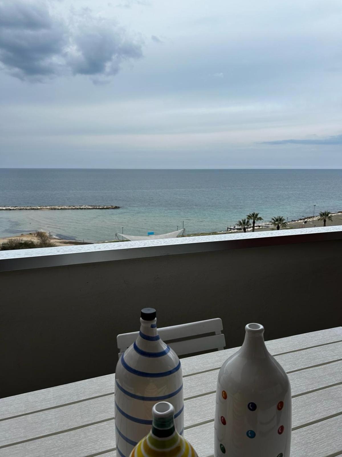 Front Beach Apartment - 3 Bedrooms บารี ภายนอก รูปภาพ