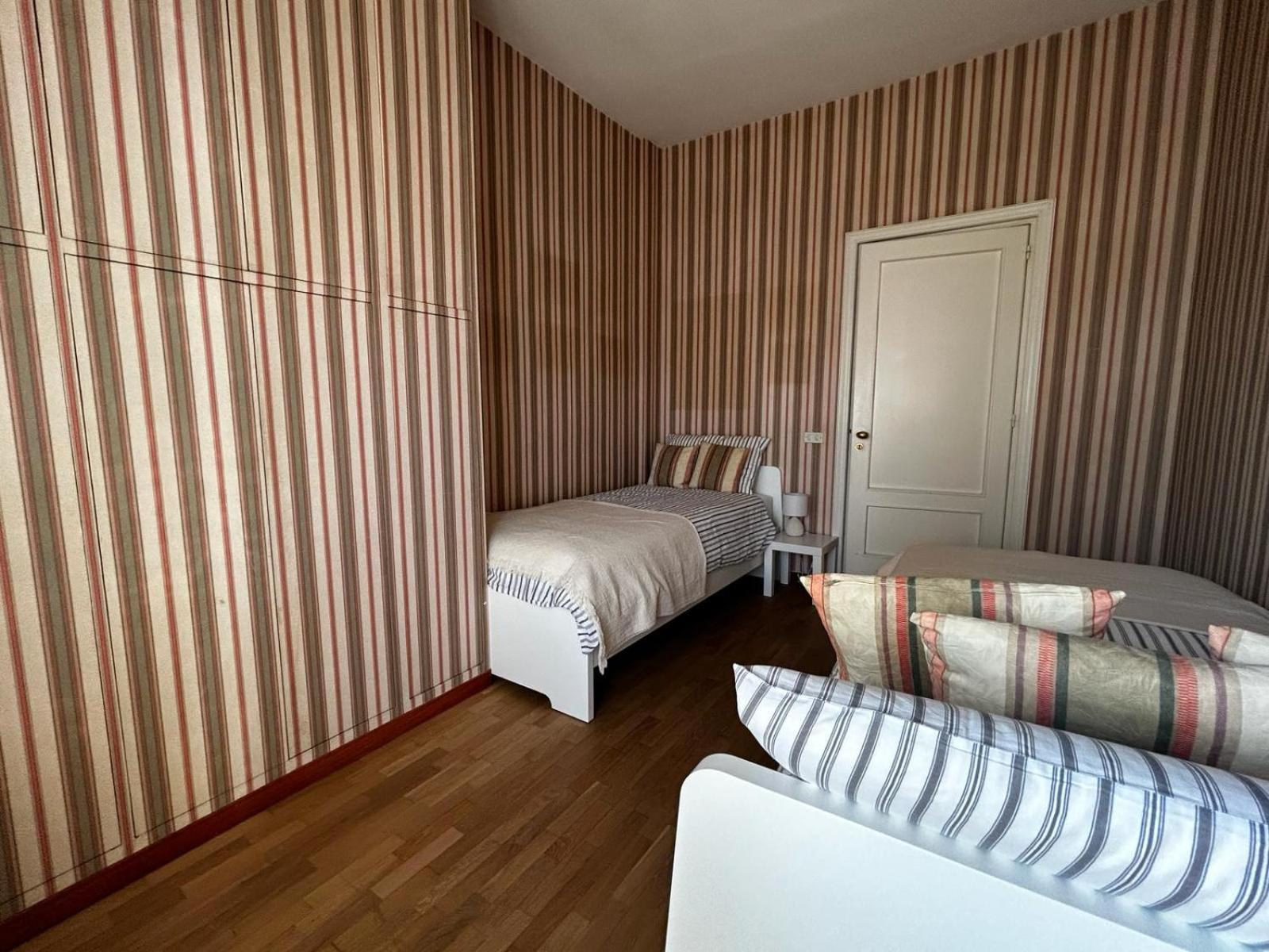 Front Beach Apartment - 3 Bedrooms บารี ภายนอก รูปภาพ