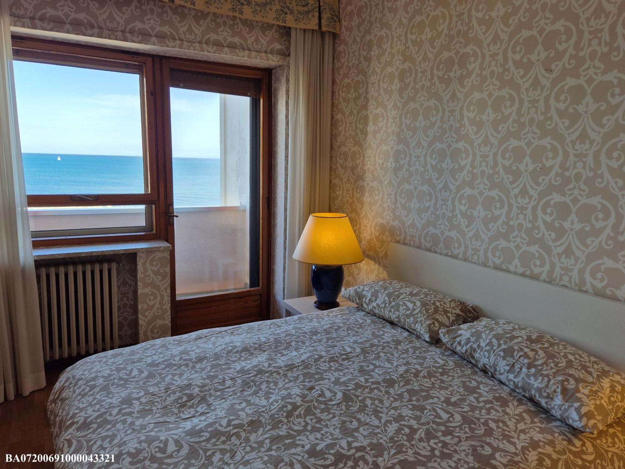 Front Beach Apartment - 3 Bedrooms บารี ภายนอก รูปภาพ