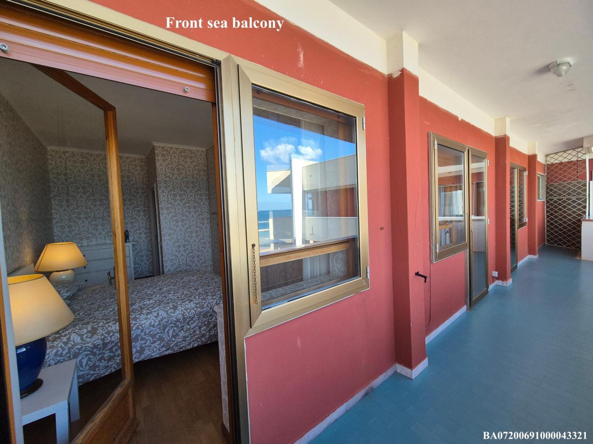 Front Beach Apartment - 3 Bedrooms บารี ภายนอก รูปภาพ