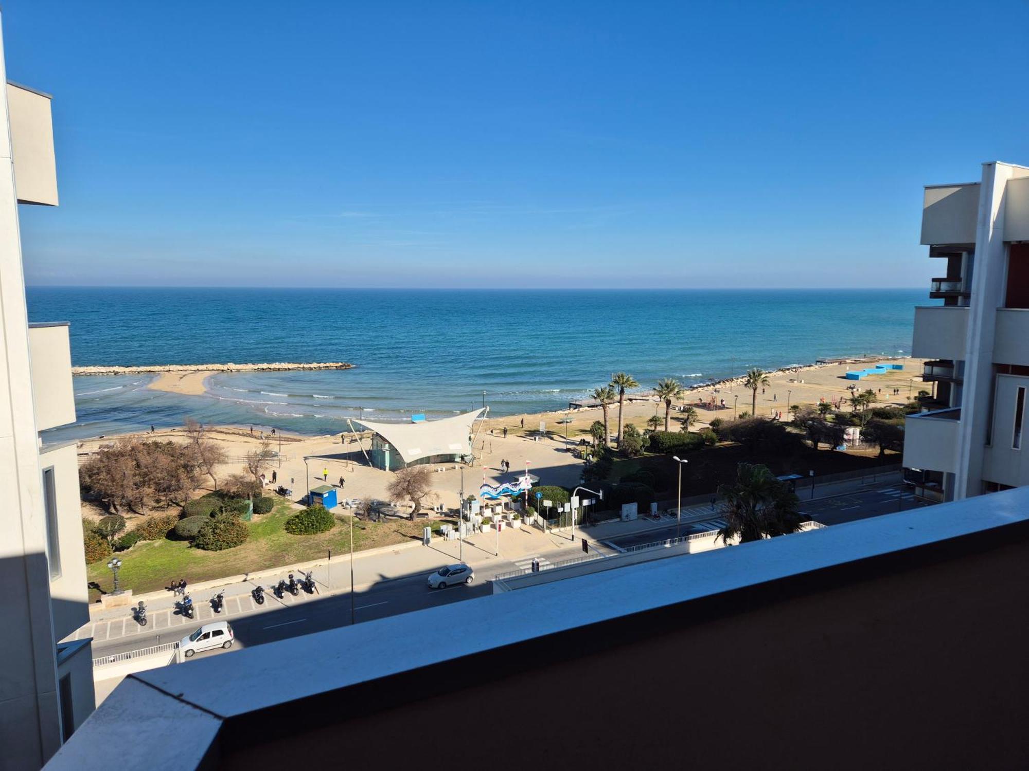 Front Beach Apartment - 3 Bedrooms บารี ภายนอก รูปภาพ